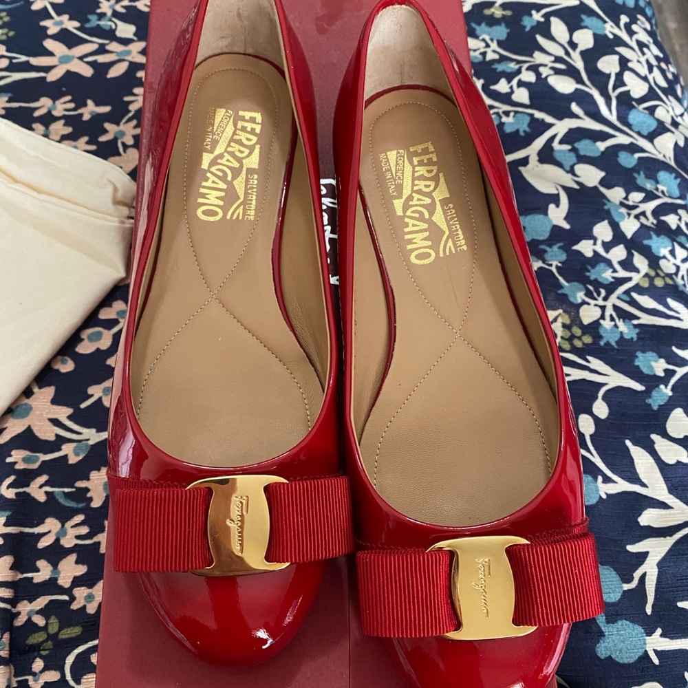 Varina Flats Salvatore Ferragamo. Authentic